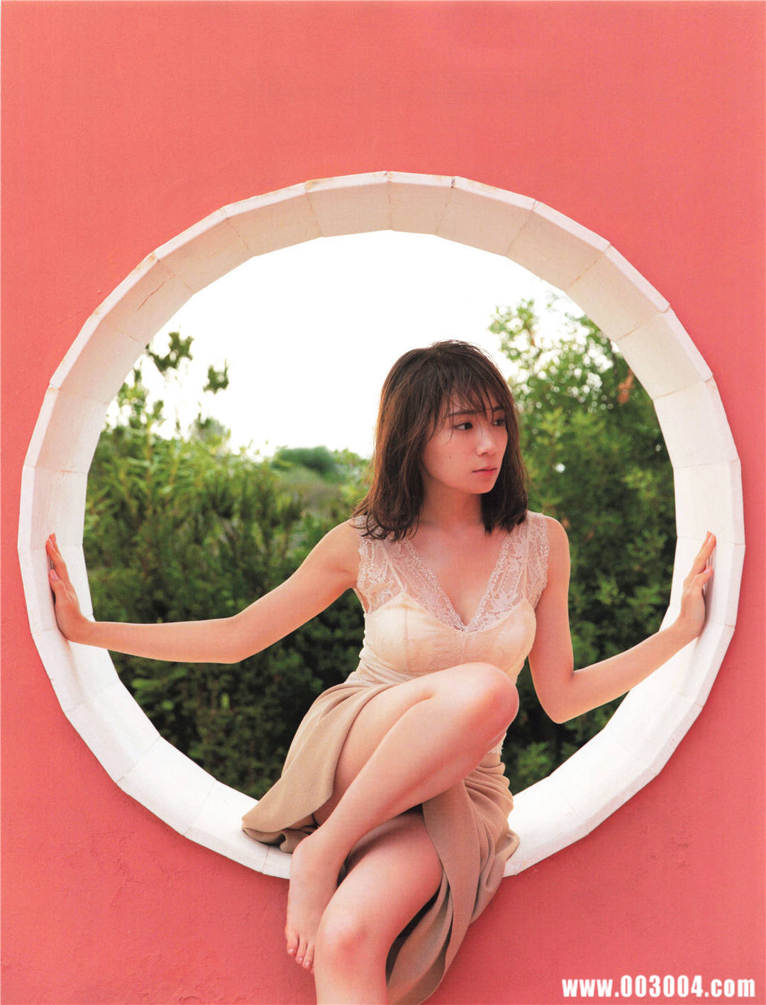 “性感”到了牙齿 | 秋元真夏2nd写真集《しあわせにしたい》