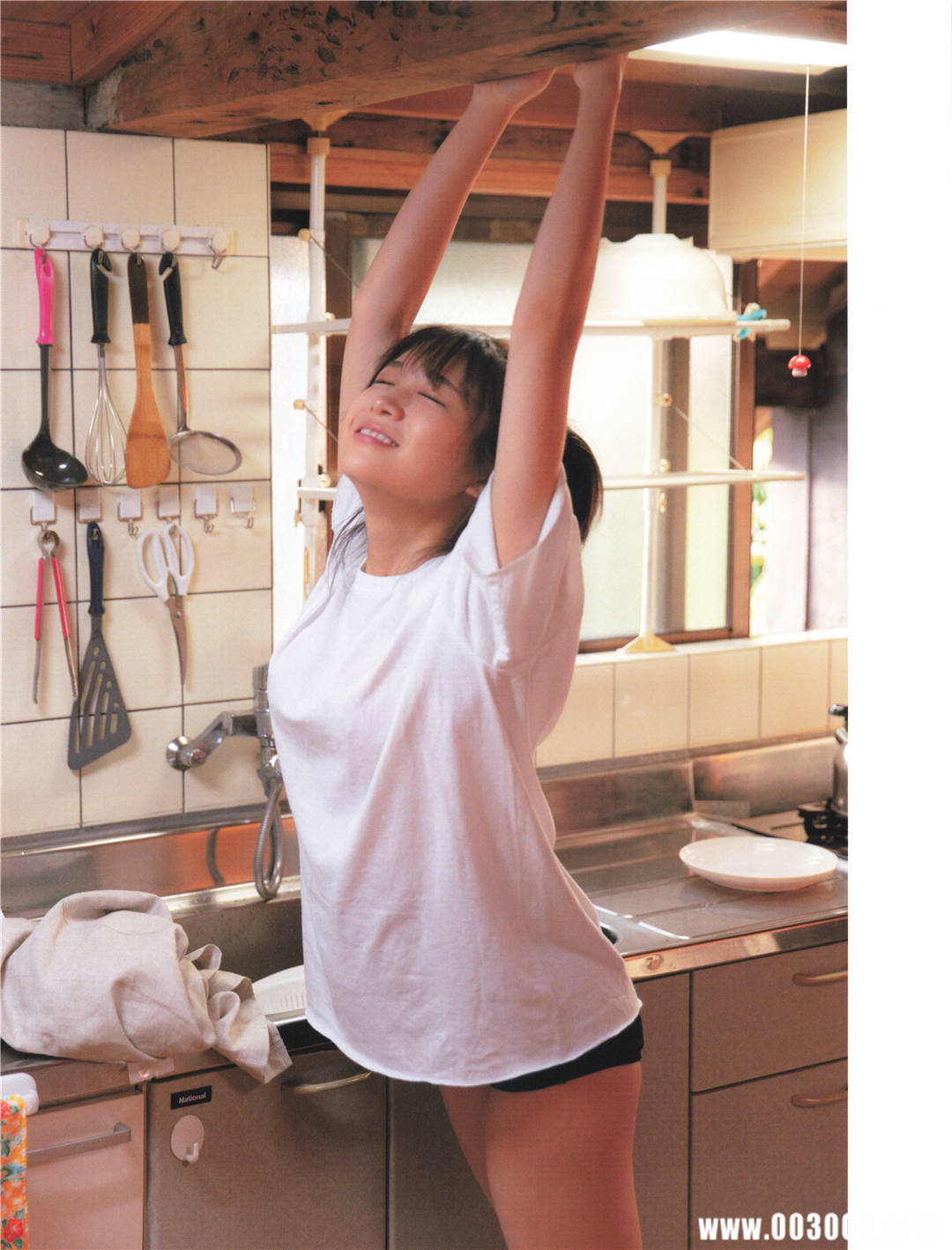 “性感”到了牙齿 | 秋元真夏2nd写真集《しあわせにしたい》