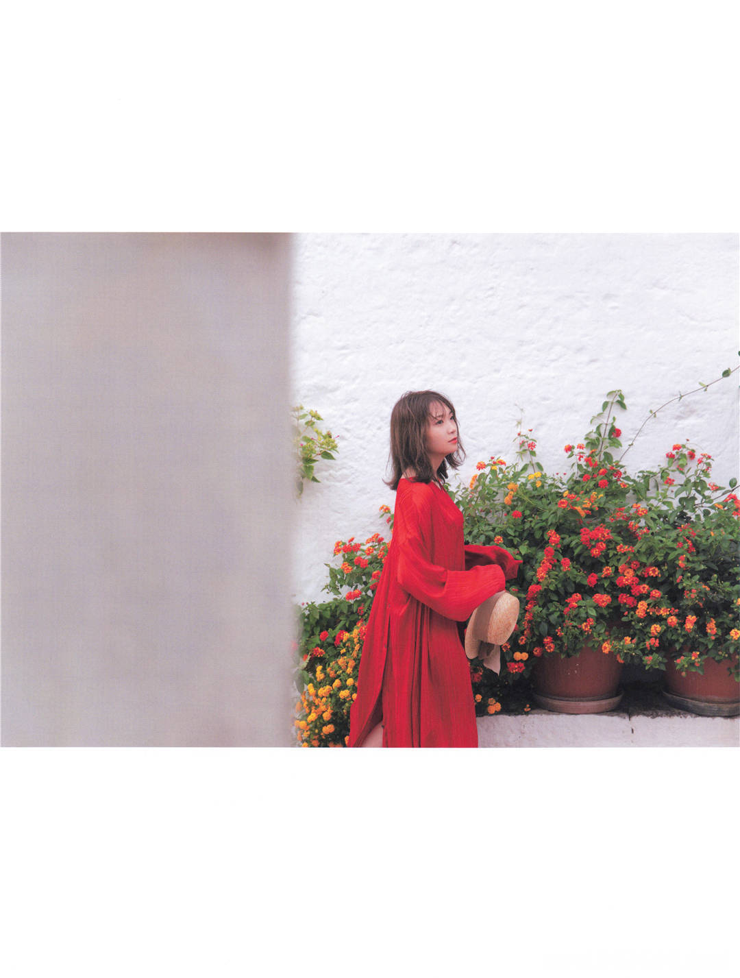 “性感”到了牙齿 | 秋元真夏2nd写真集《しあわせにしたい》