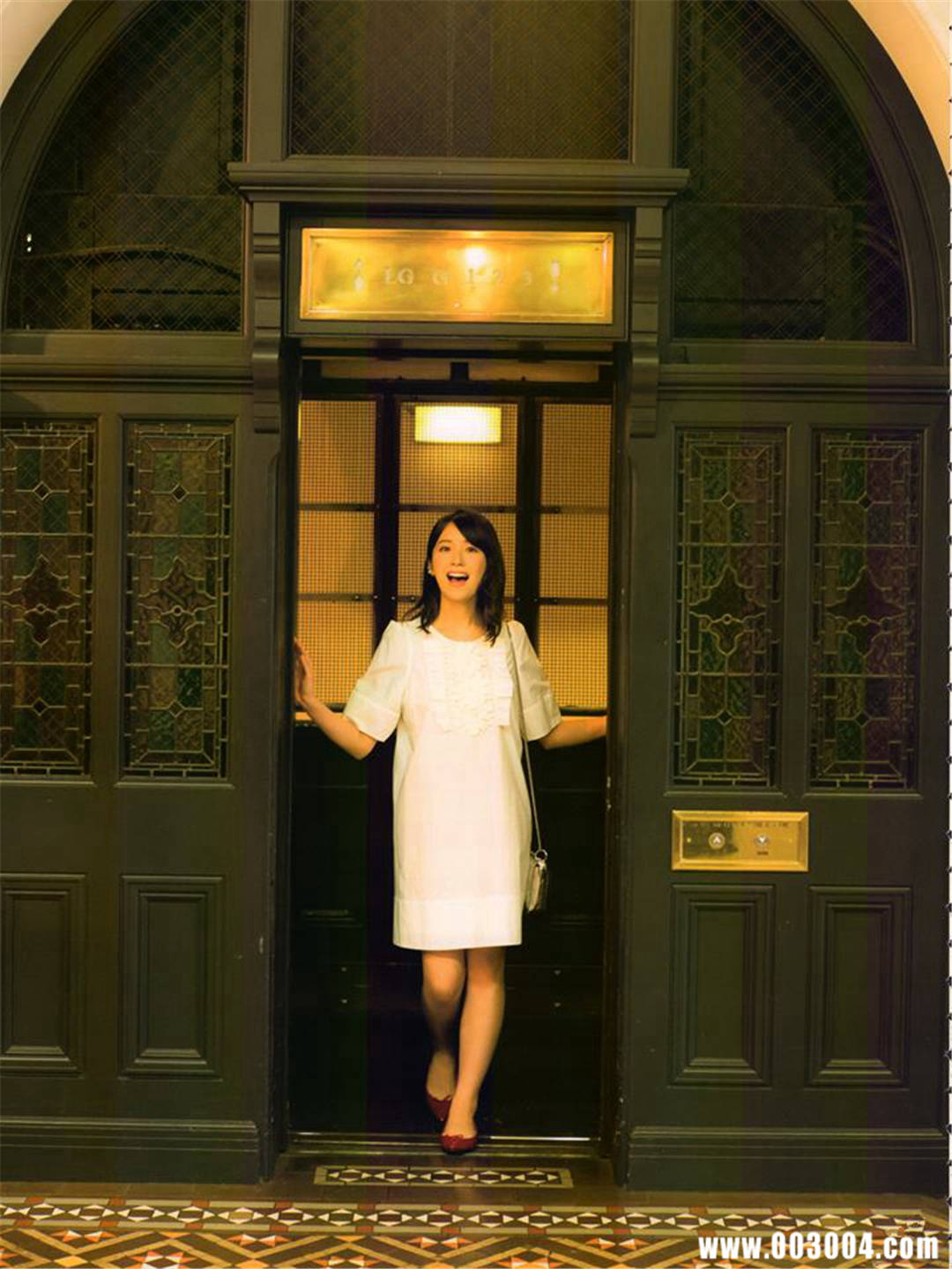 卫藤美彩写真集《話を聞こうか》高清全本