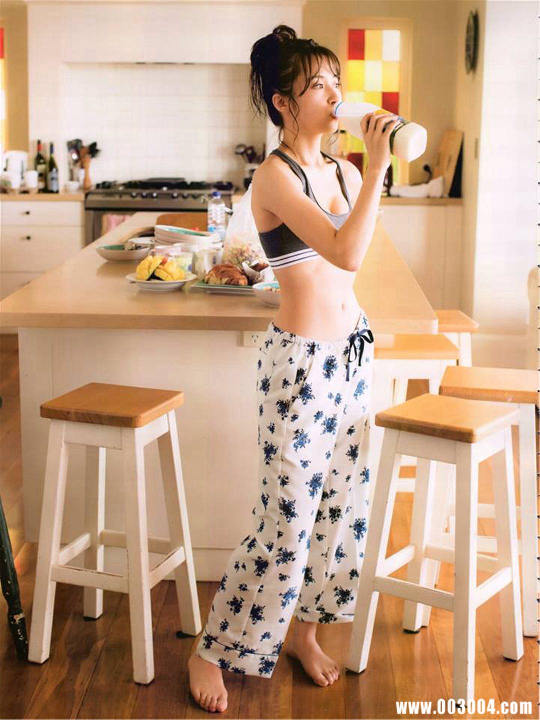 卫藤美彩写真集《話を聞こうか》高清全本