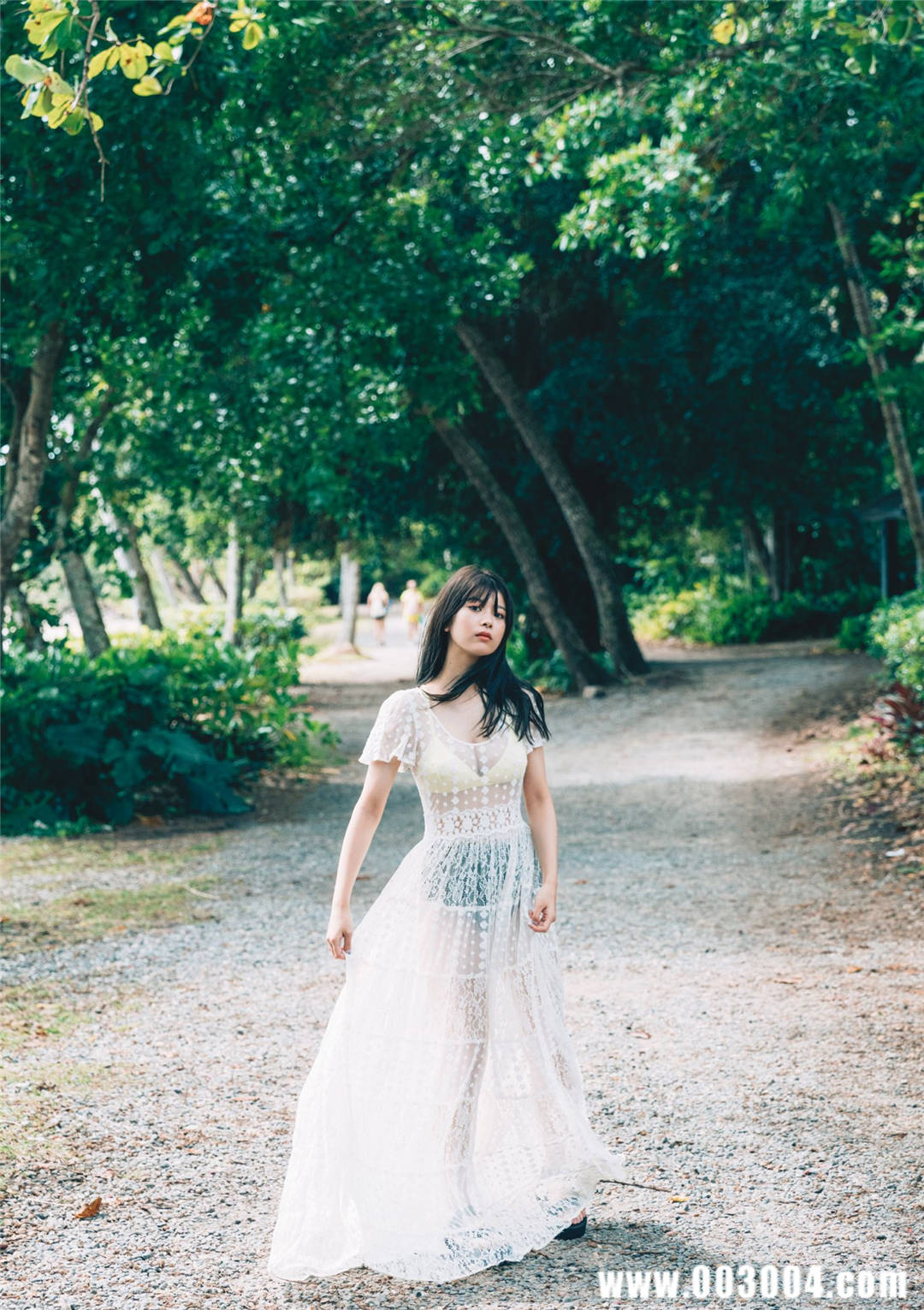 马场富美加首部旅行书《马场ふみか ばばたび》：沉浸在树熊的拥抱中！