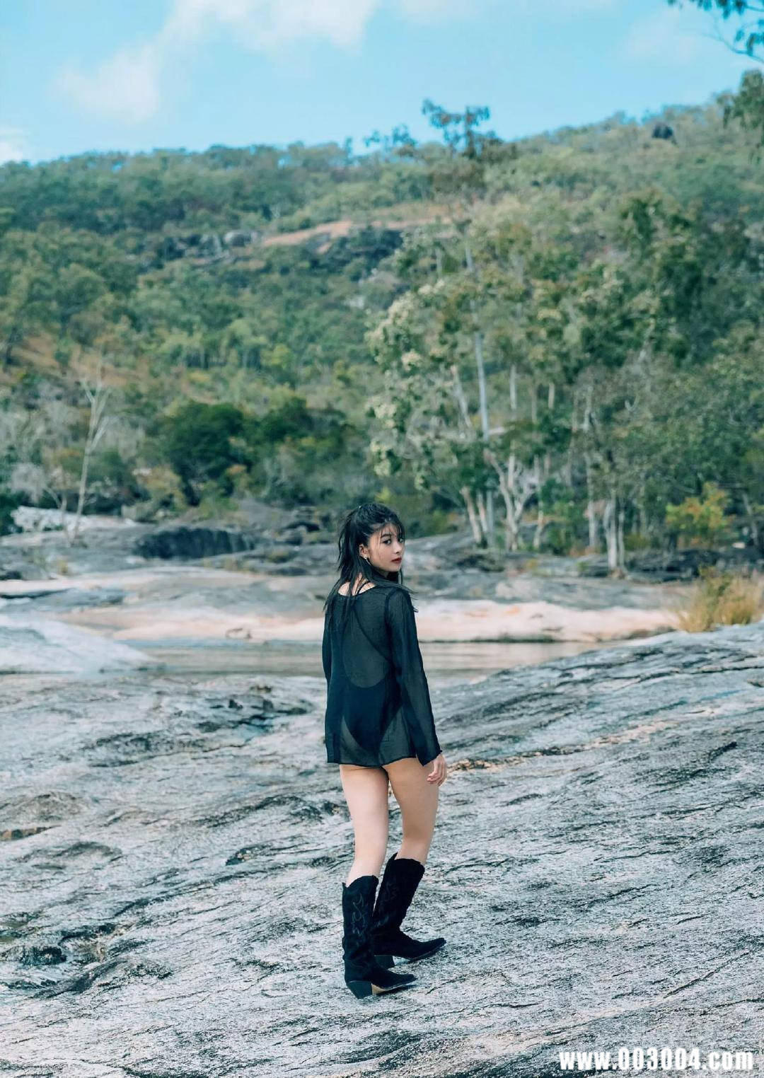 马场富美加首部旅行书《马场ふみか ばばたび》：沉浸在树熊的拥抱中！