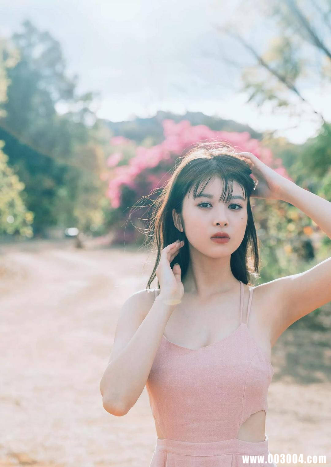 马场富美加首部旅行书《马场ふみか ばばたび》：沉浸在树熊的拥抱中！