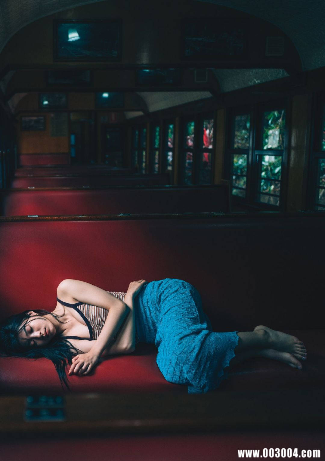 马场富美加首部旅行书《马场ふみか ばばたび》：沉浸在树熊的拥抱中！