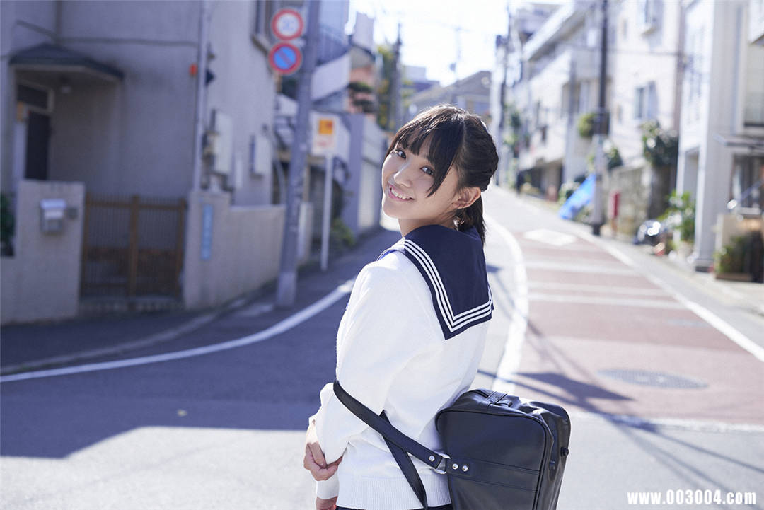 浅川梨奈写真集《スペシャルコンテンツ 目が合ったらもう離れられない》高清全本