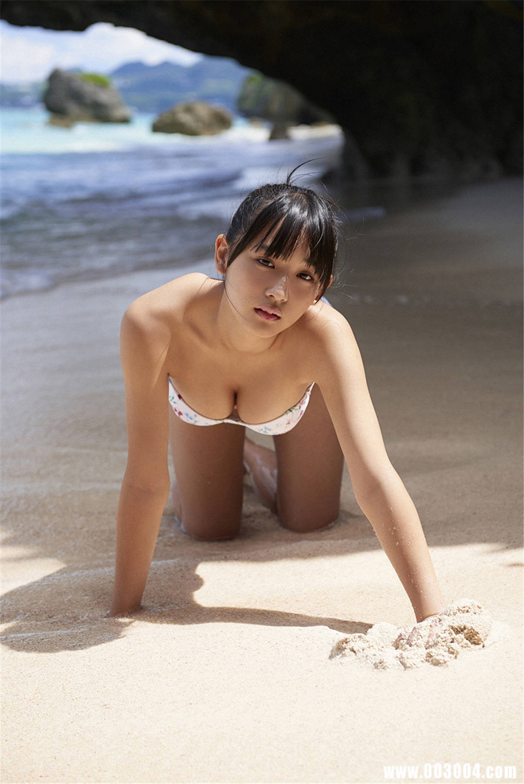 浅川梨奈写真集《スペシャルコンテンツ 目が合ったらもう離れられない》高清全本