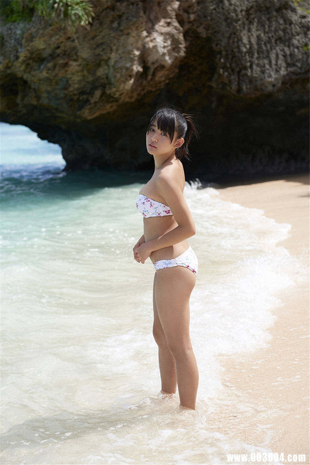 浅川梨奈写真集《スペシャルコンテンツ 目が合ったらもう離れられない》高清全本