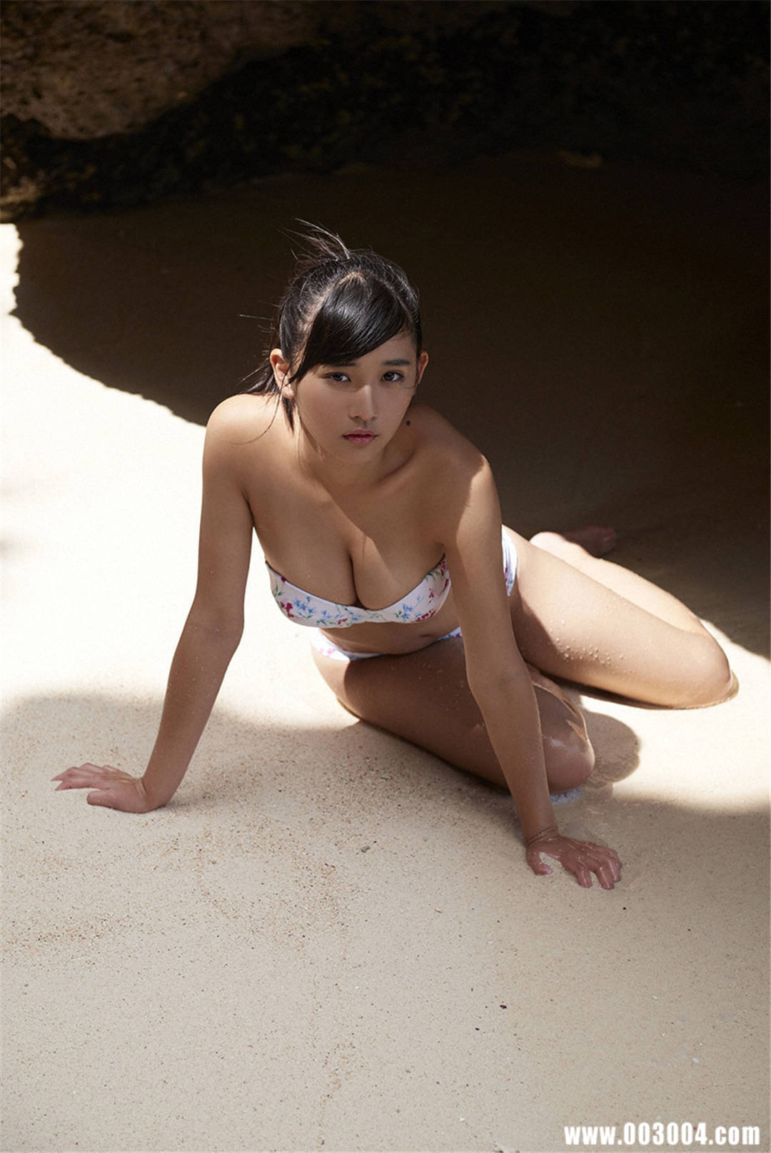 浅川梨奈写真集《スペシャルコンテンツ 目が合ったらもう離れられない》高清全本