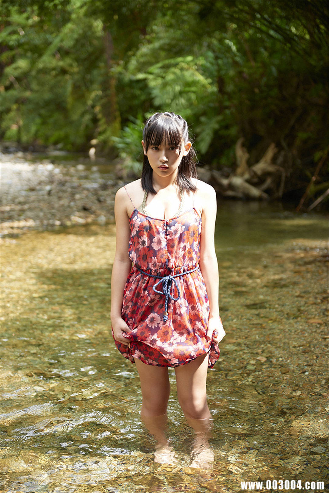 浅川梨奈写真集《スペシャルコンテンツ 目が合ったらもう離れられない》高清全本