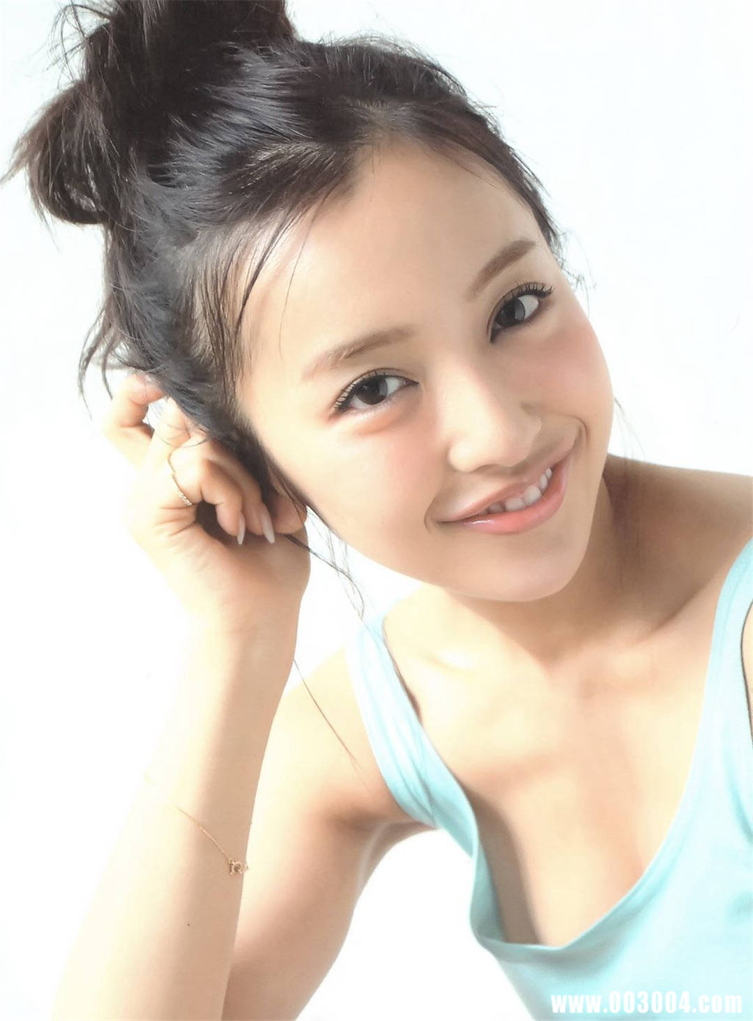 板野友美10周年纪念日写真集《Luv U》高清全本