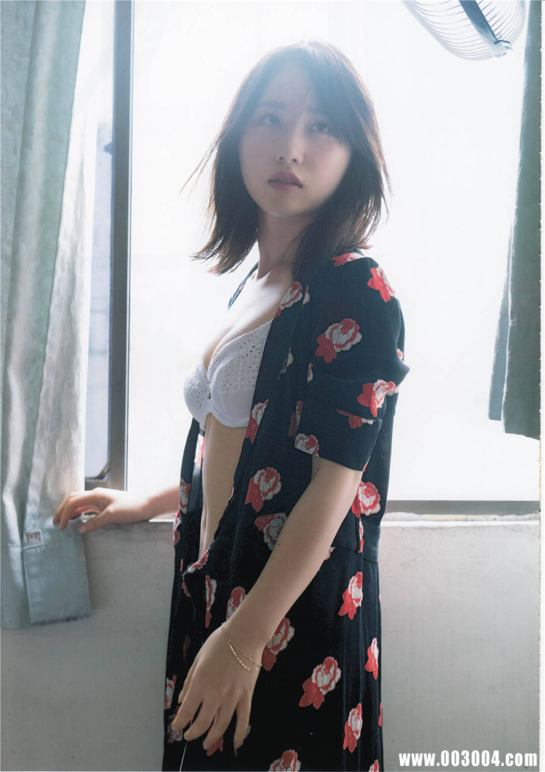 “噶宝” | 高桥朱里1st写真集《暧昧な自分》