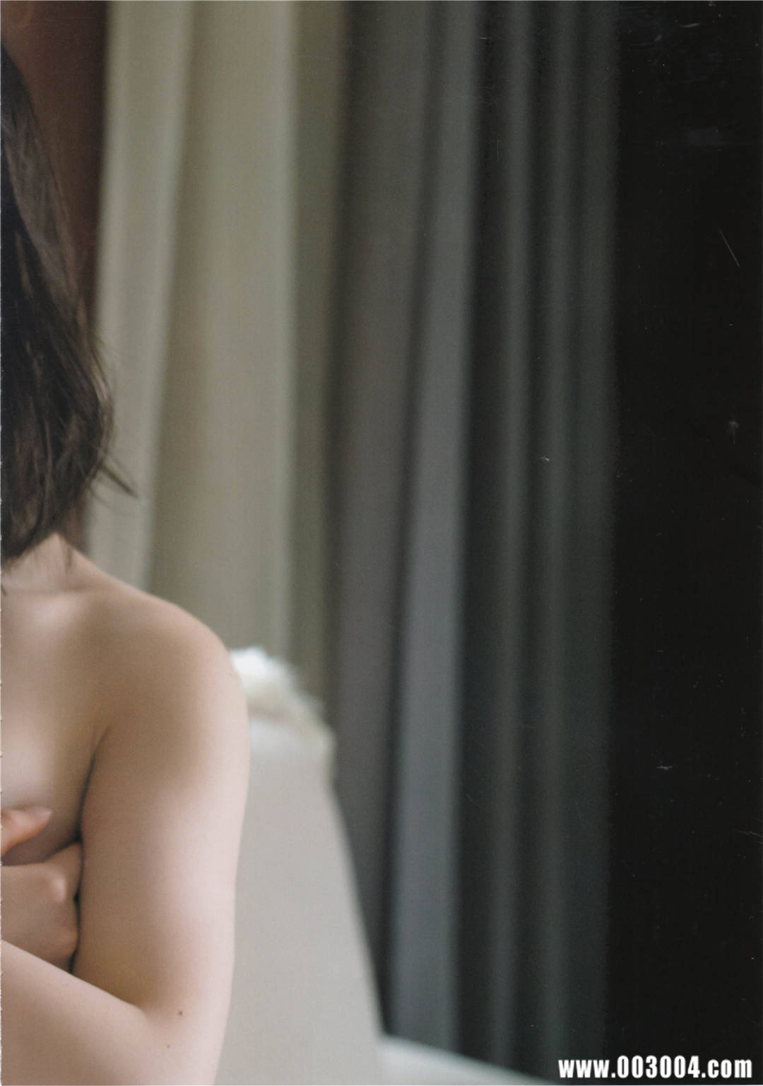 “噶宝” | 高桥朱里1st写真集《暧昧な自分》