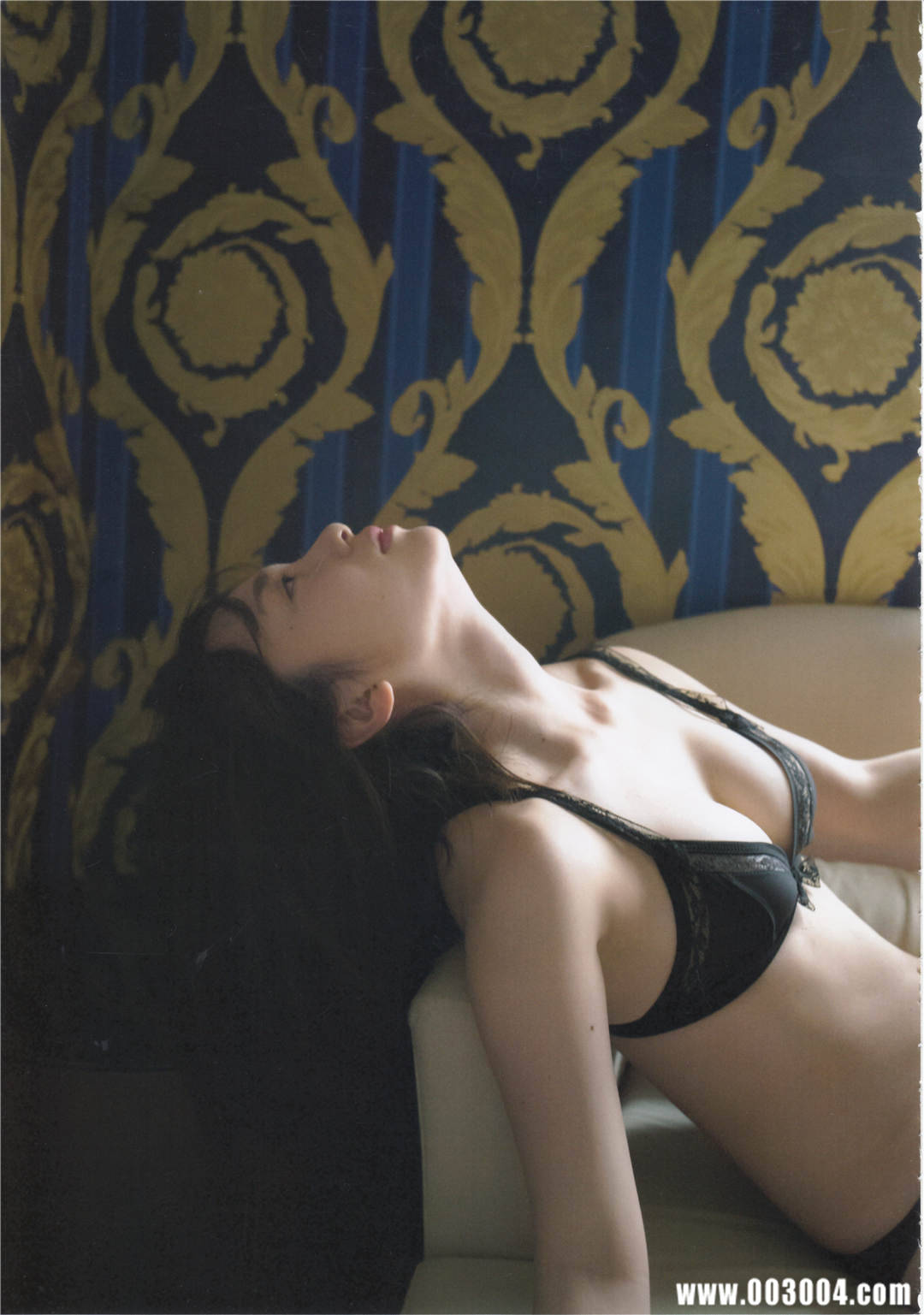 “噶宝” | 高桥朱里1st写真集《暧昧な自分》