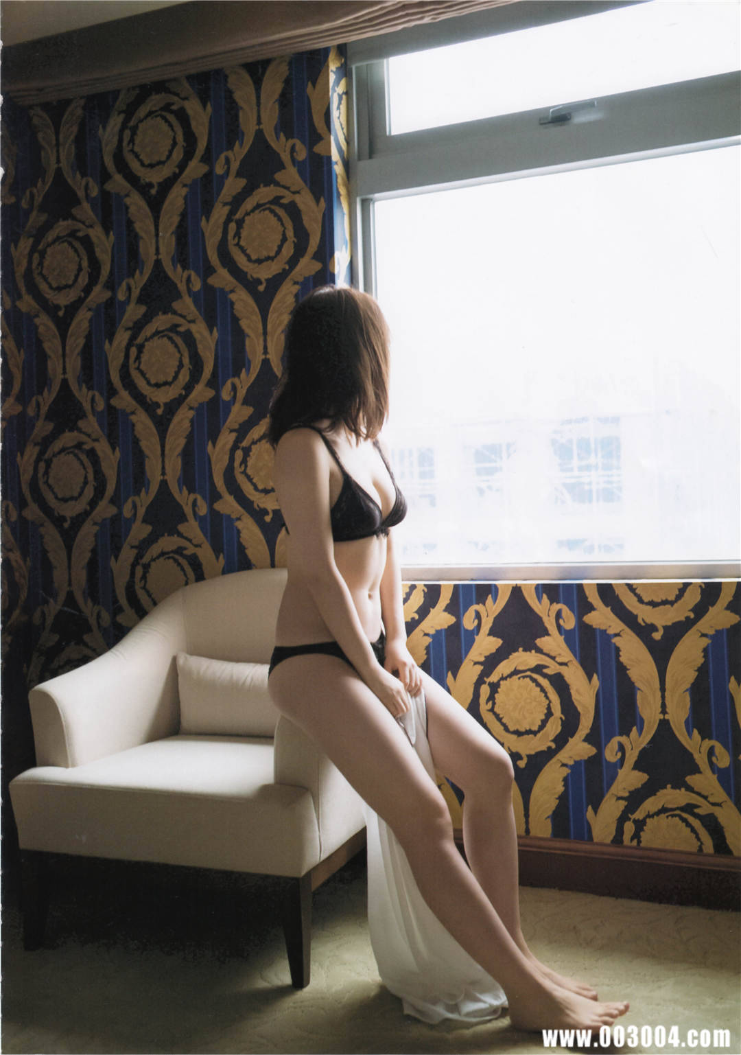 “噶宝” | 高桥朱里1st写真集《暧昧な自分》