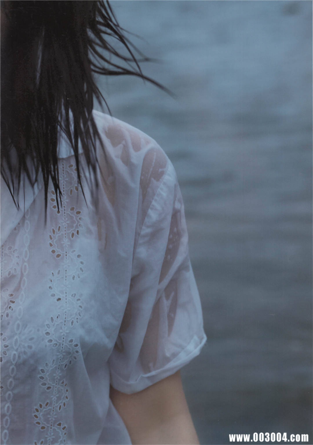 “噶宝” | 高桥朱里1st写真集《暧昧な自分》