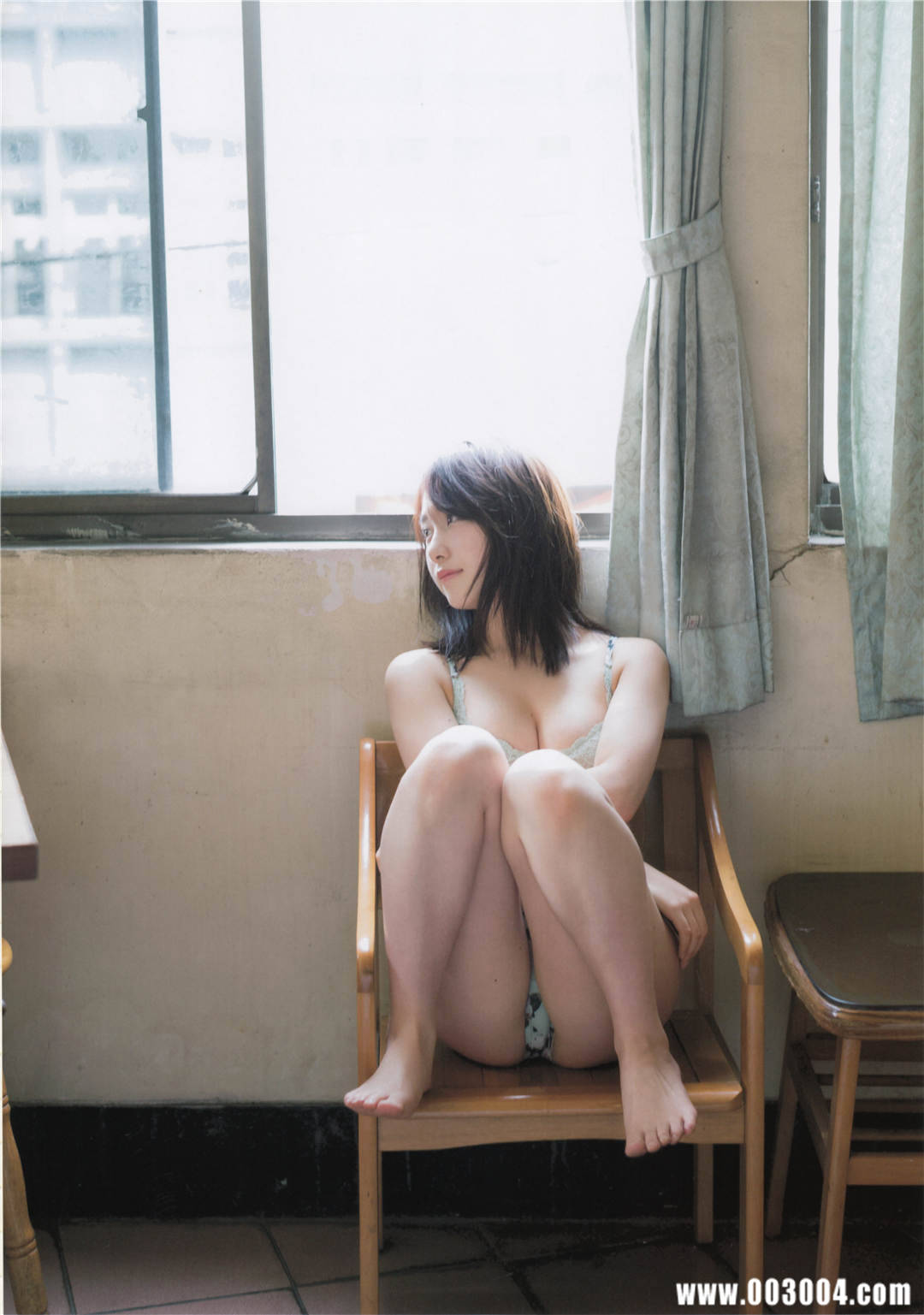 “噶宝” | 高桥朱里1st写真集《暧昧な自分》