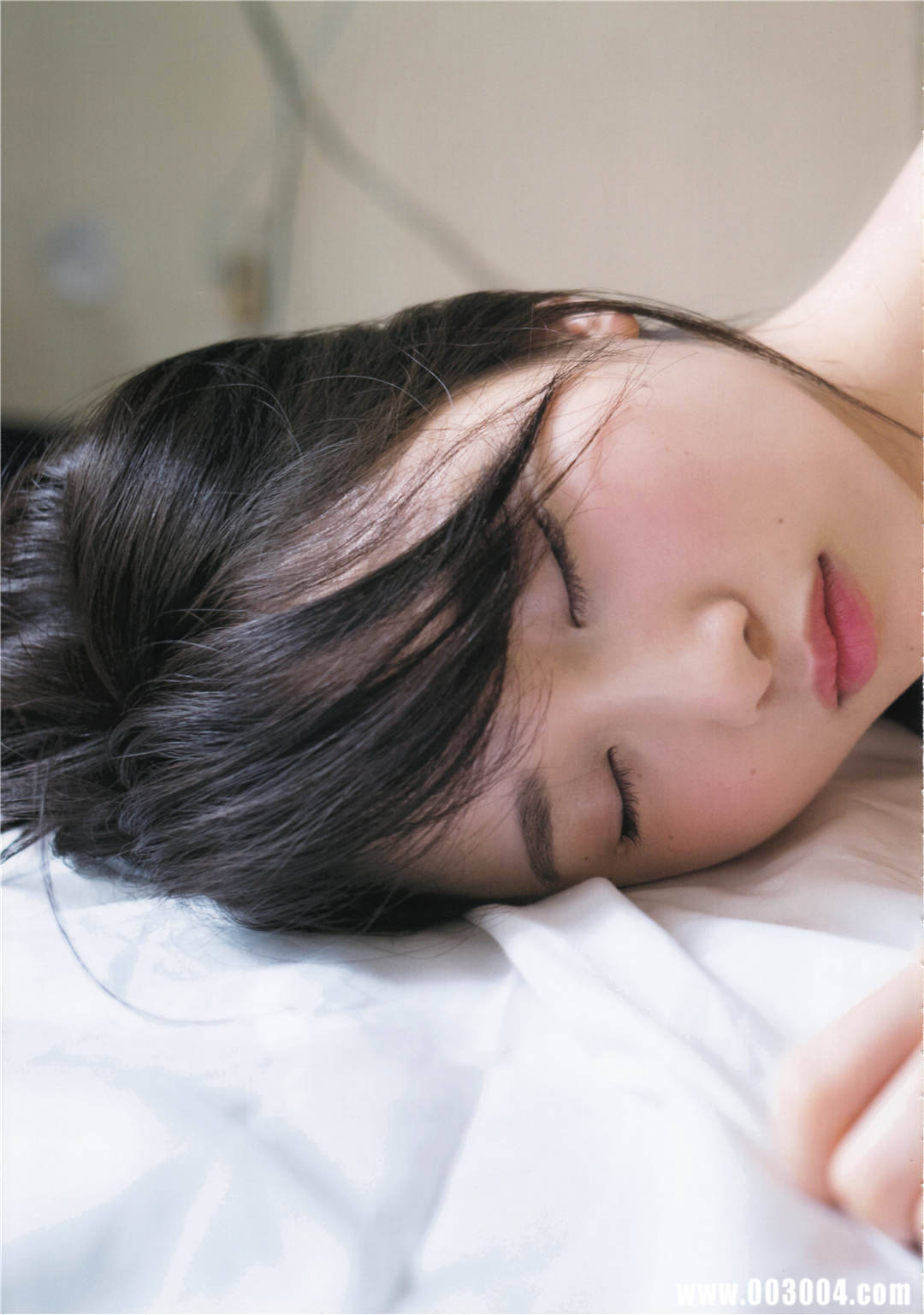 “噶宝” | 高桥朱里1st写真集《暧昧な自分》