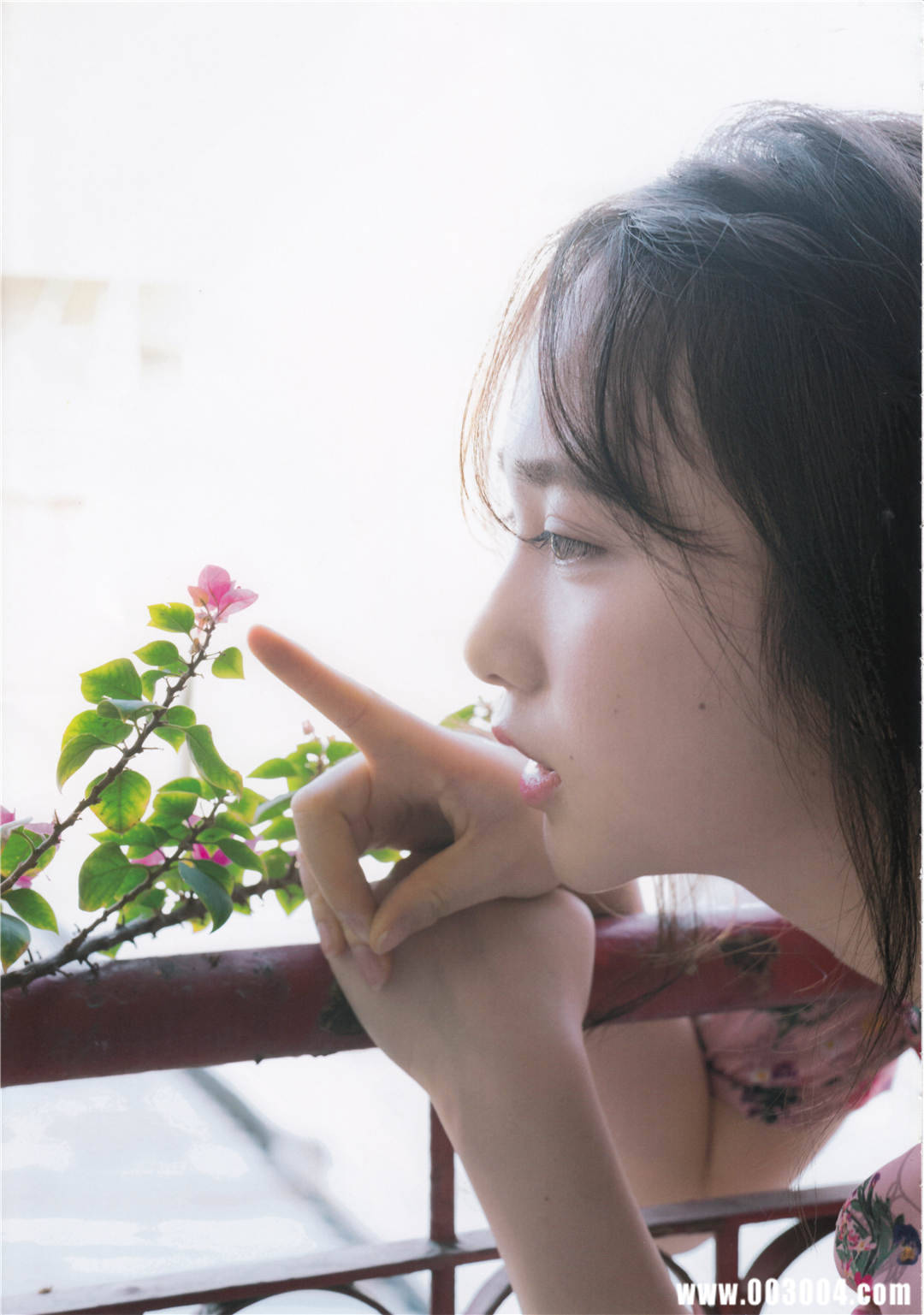 “噶宝” | 高桥朱里1st写真集《暧昧な自分》