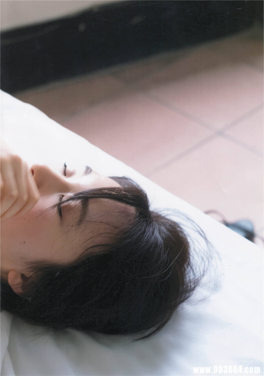 “噶宝” | 高桥朱里1st写真集《暧昧な自分》