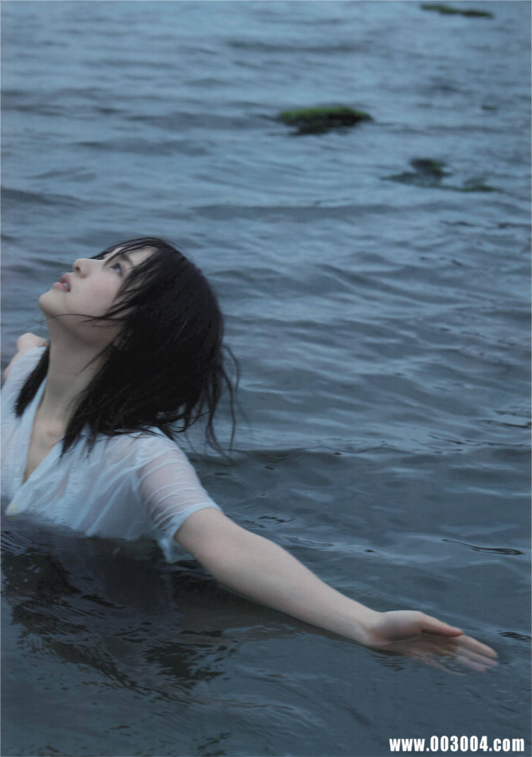 “噶宝” | 高桥朱里1st写真集《暧昧な自分》