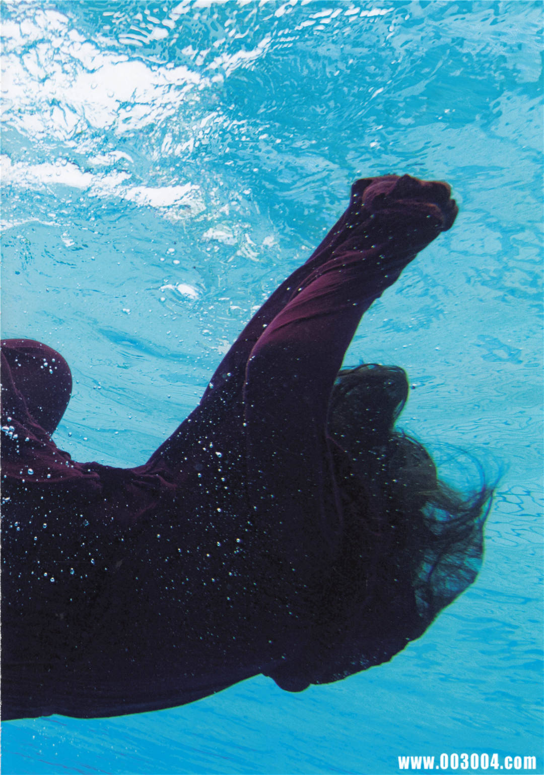 “噶宝” | 高桥朱里1st写真集《暧昧な自分》