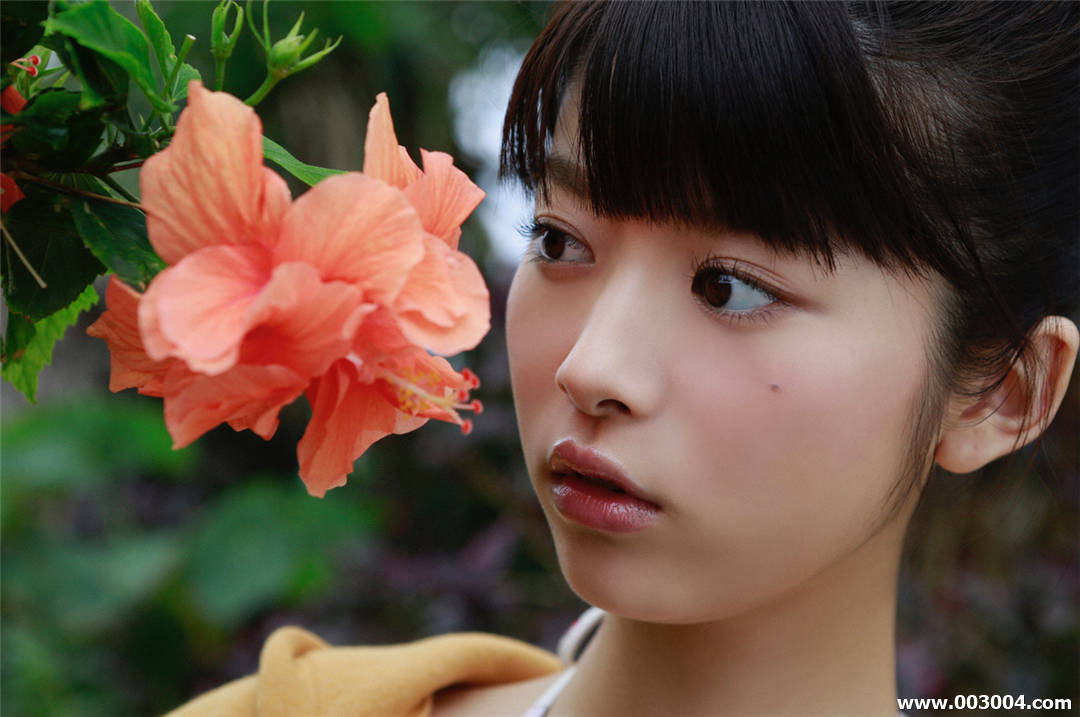 马场富美加写真集《1stグラビアセンセーション！》