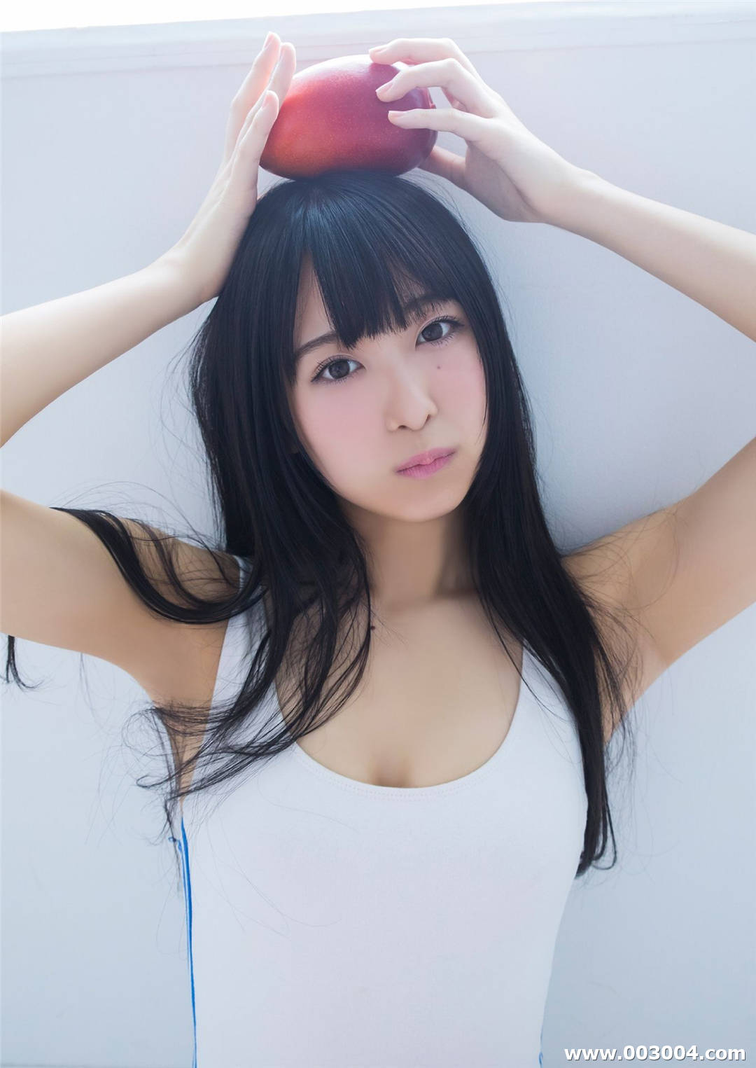 真岛なおみ写真集《不思議な少女の秘密の花園》高清全本