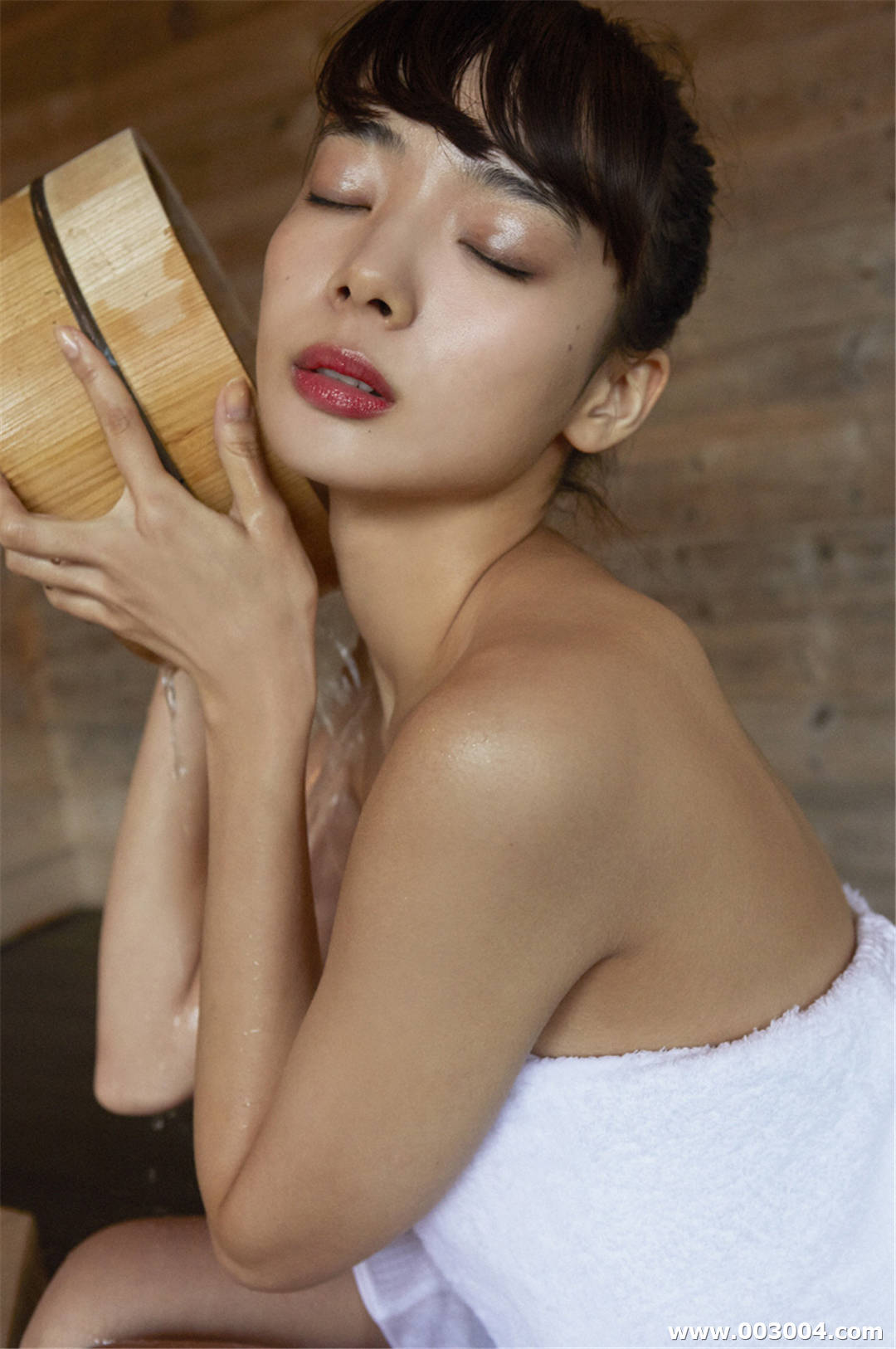 冈田纱佳写真集《しっとり》高清全本