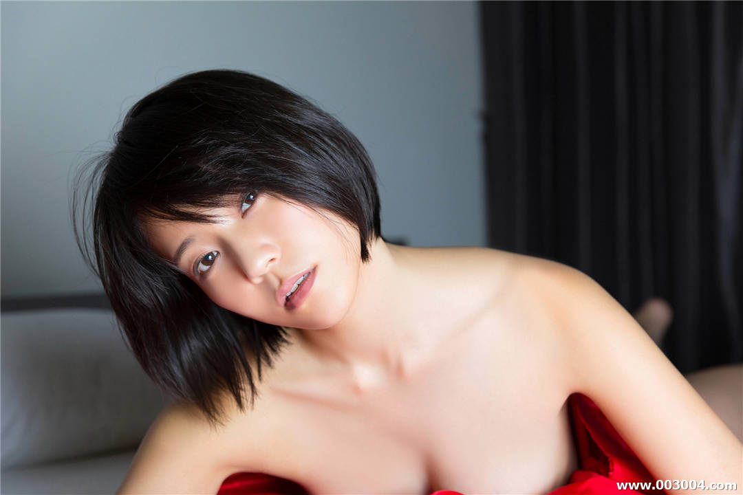 白川悠衣写真集《四つの顔を持つ女》高清全本