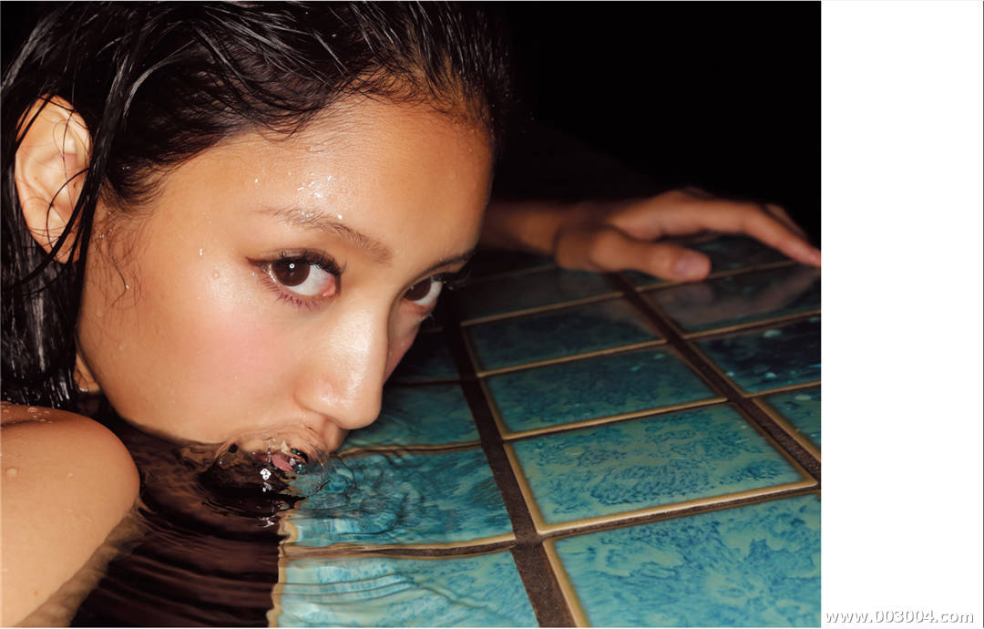 菜菜绪写真集《1028_24 NANAO 菜々緒 超絶美脚》高清全本