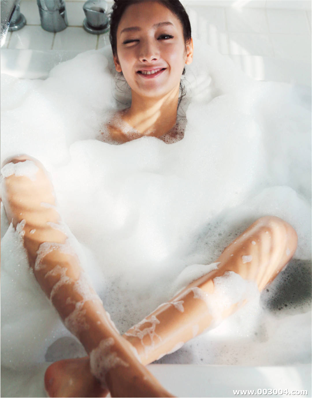 菜菜绪写真集《1028_24 NANAO 菜々緒 超絶美脚》高清全本