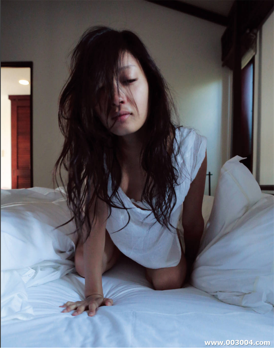 菜菜绪写真集《1028_24 NANAO 菜々緒 超絶美脚》高清全本