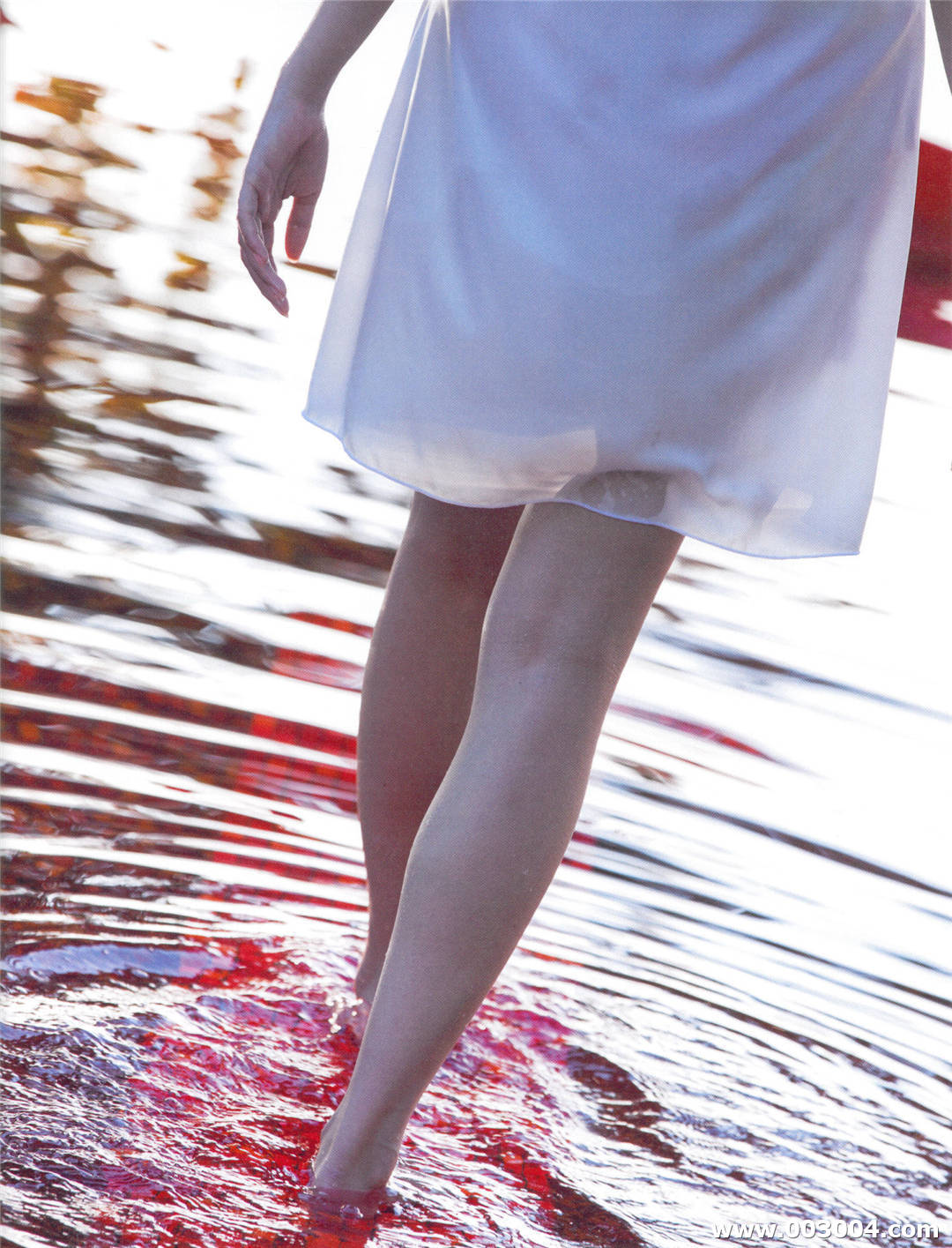 新内真衣1st写真集《どこにいるの》高清全本