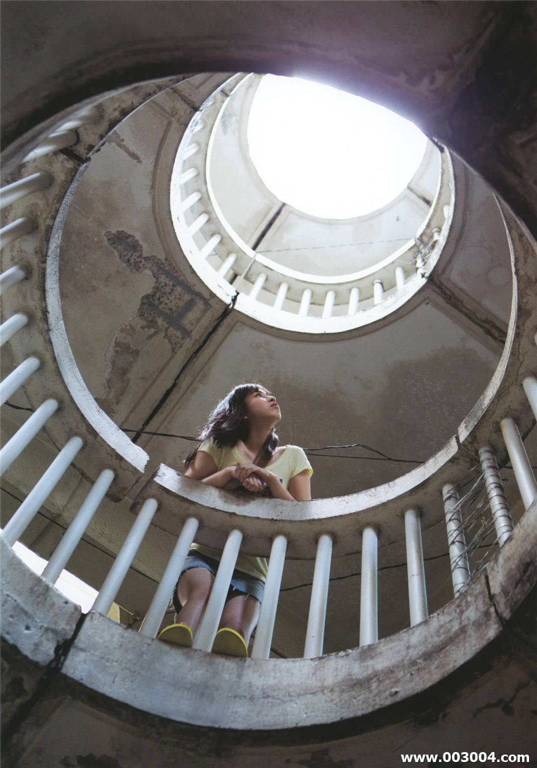 17岁初绽放 | 植村朱莉写真集《AKARI》