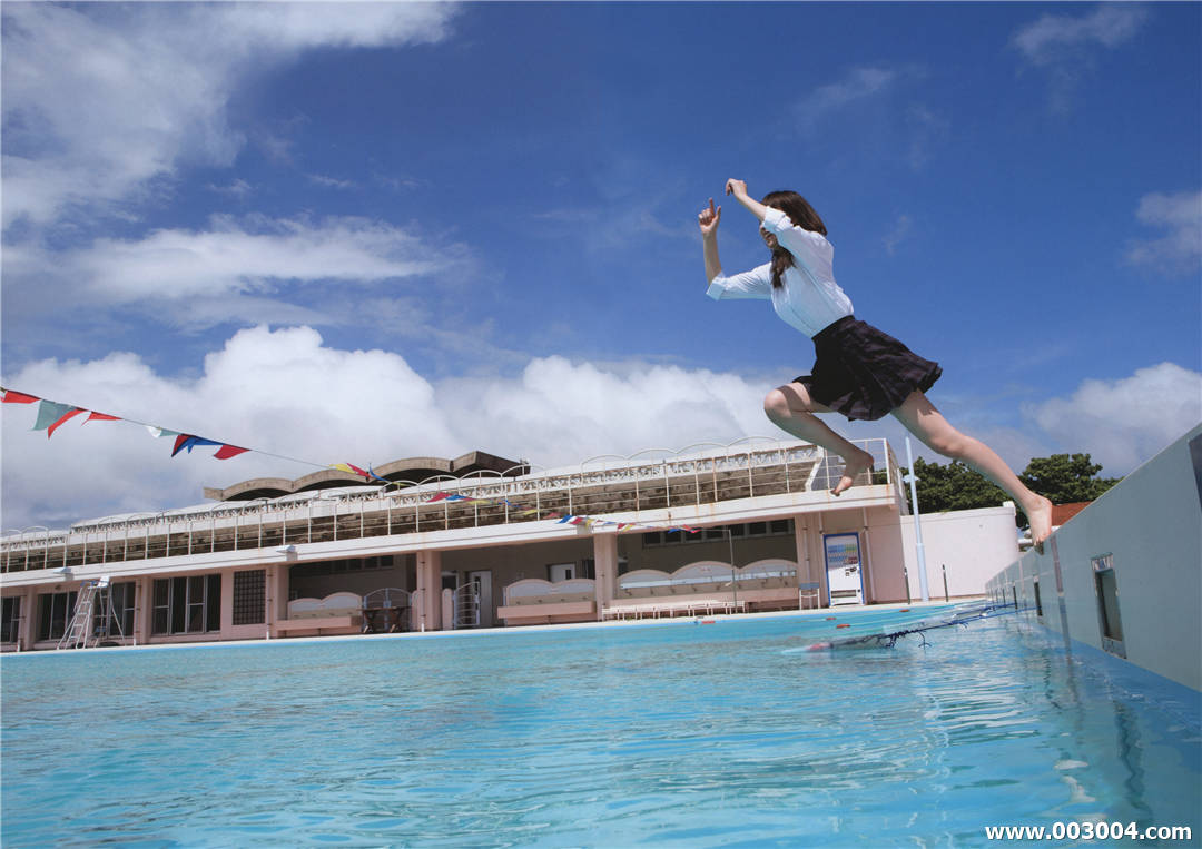 17岁初绽放 | 植村朱莉写真集《AKARI》
