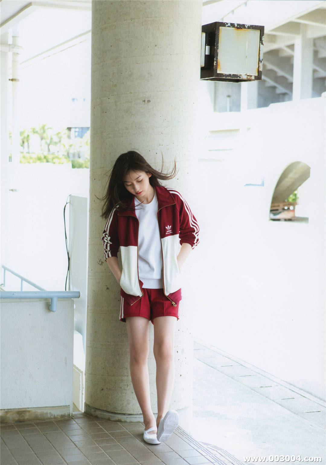 17岁初绽放 | 植村朱莉写真集《AKARI》