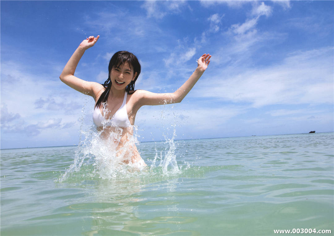 17岁初绽放 | 植村朱莉写真集《AKARI》