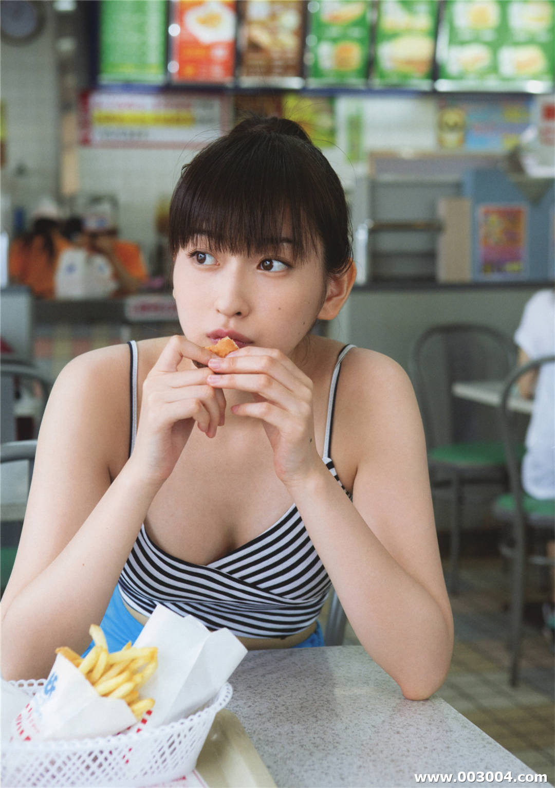 17岁初绽放 | 植村朱莉写真集《AKARI》