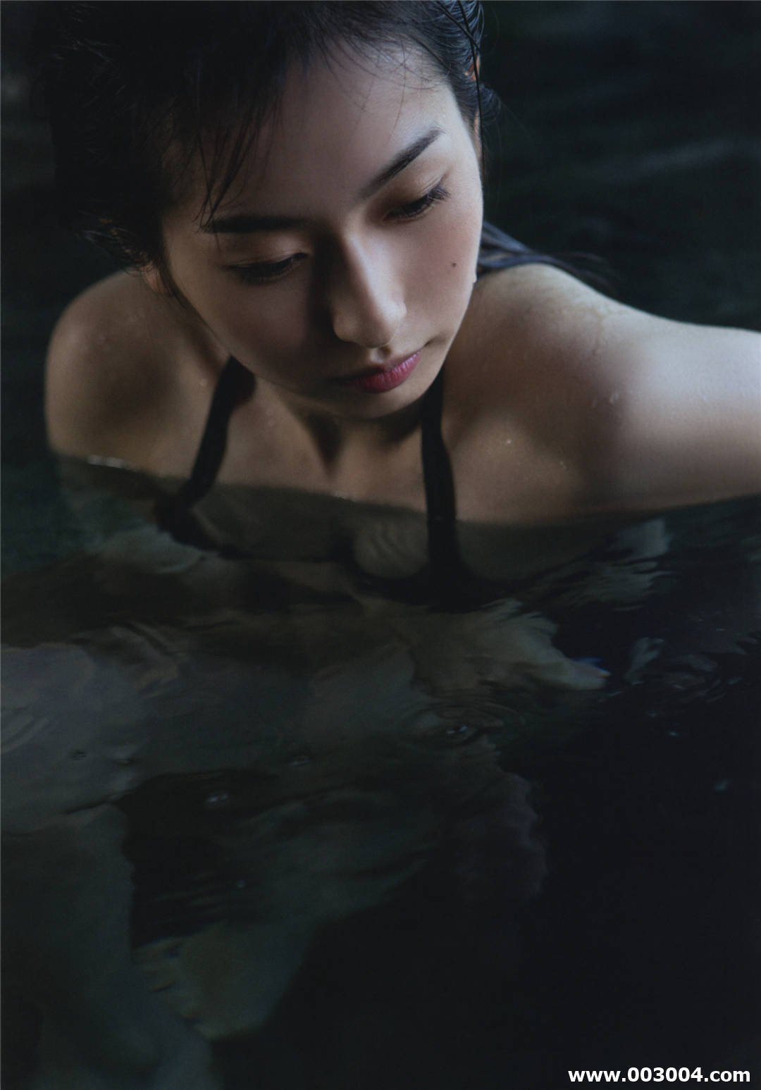 17岁初绽放 | 植村朱莉写真集《AKARI》