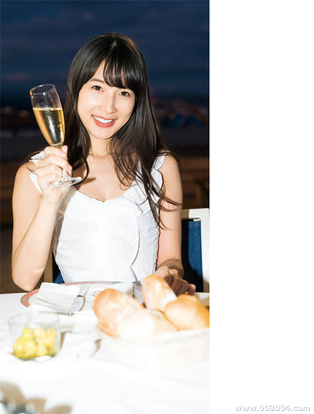 高衩天使水蛇腰 | 川崎绫引退写真集《ジャパニーズ グラビア》