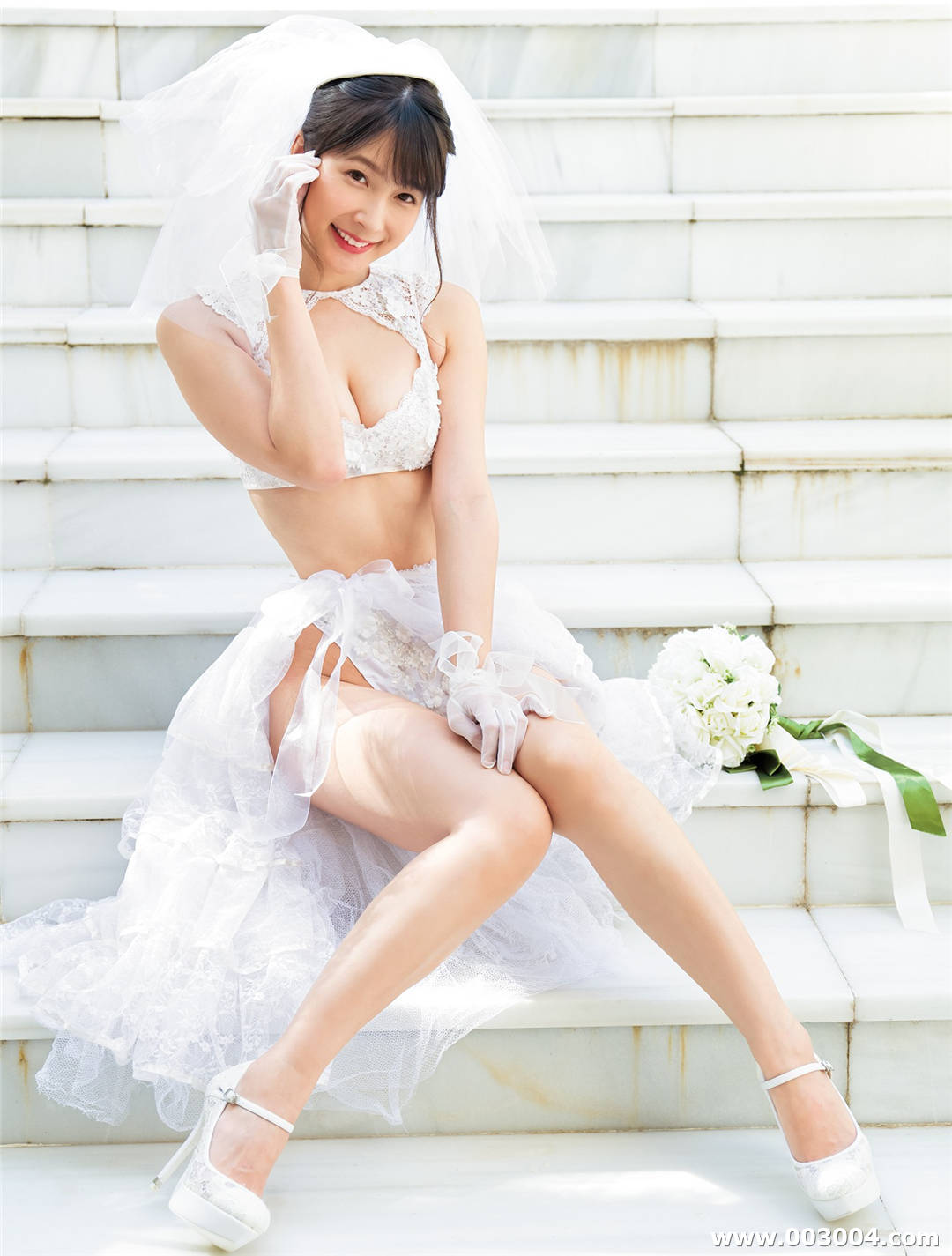 高衩天使水蛇腰 | 川崎绫引退写真集《ジャパニーズ グラビア》