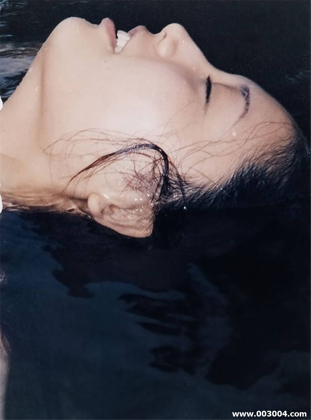 三津谷叶子写真集《On The Way》高清全本