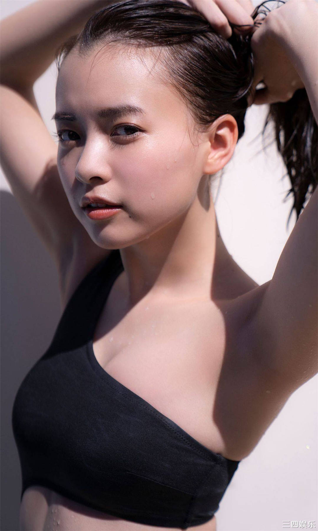 新条由芽写真集《Goodbye over the summer サヨナラは夏の向こう》高清全本