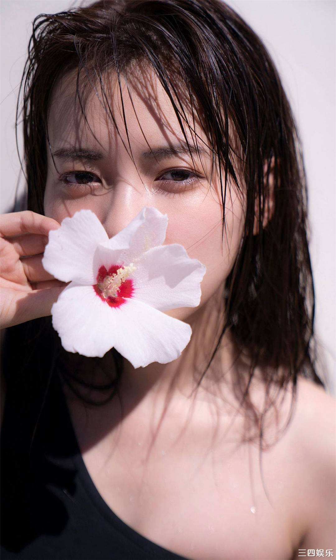 新条由芽写真集《Goodbye over the summer サヨナラは夏の向こう》高清全本