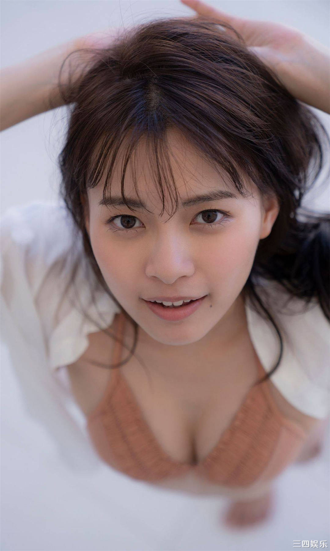 新条由芽写真集《Goodbye over the summer サヨナラは夏の向こう》高清全本