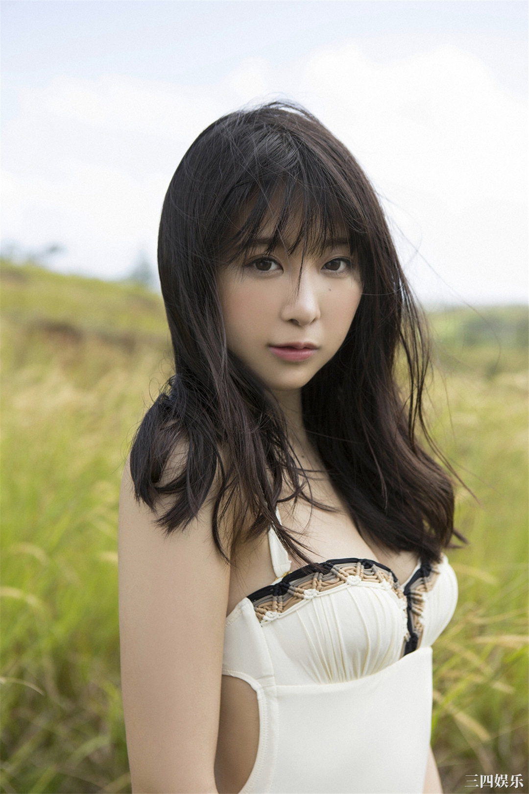 真岛なおみ写真集《美ボディSEXY!! ９頭身ドール系女子!!》高清全本