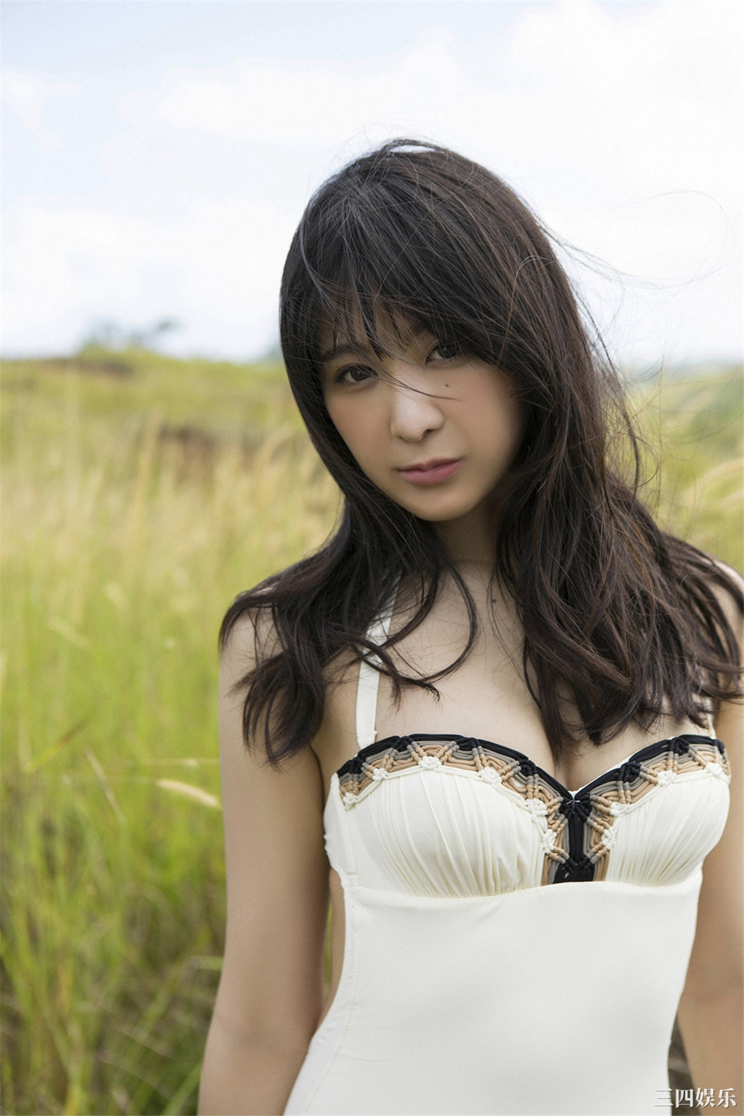 真岛なおみ写真集《美ボディSEXY!! ９頭身ドール系女子!!》高清全本