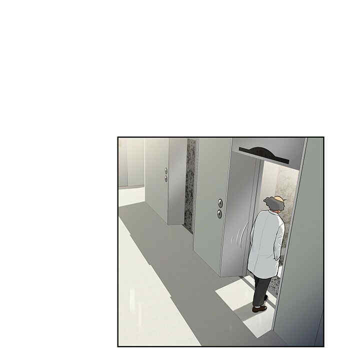 被女神环绕的男人