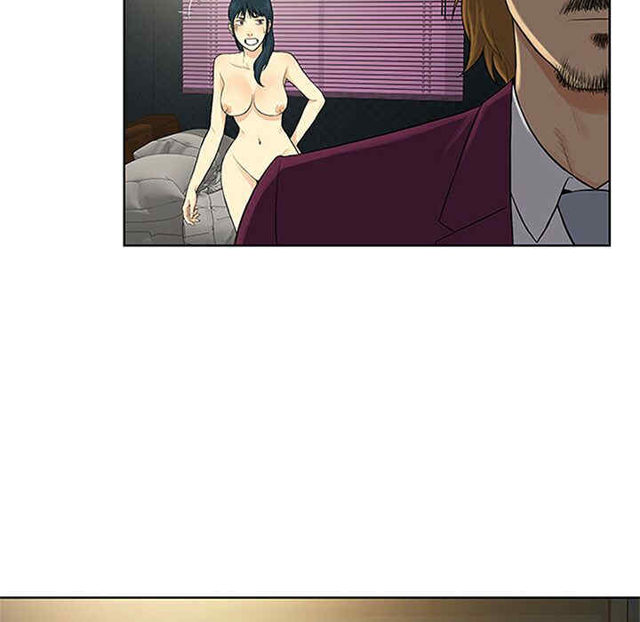 被女神环绕的男人